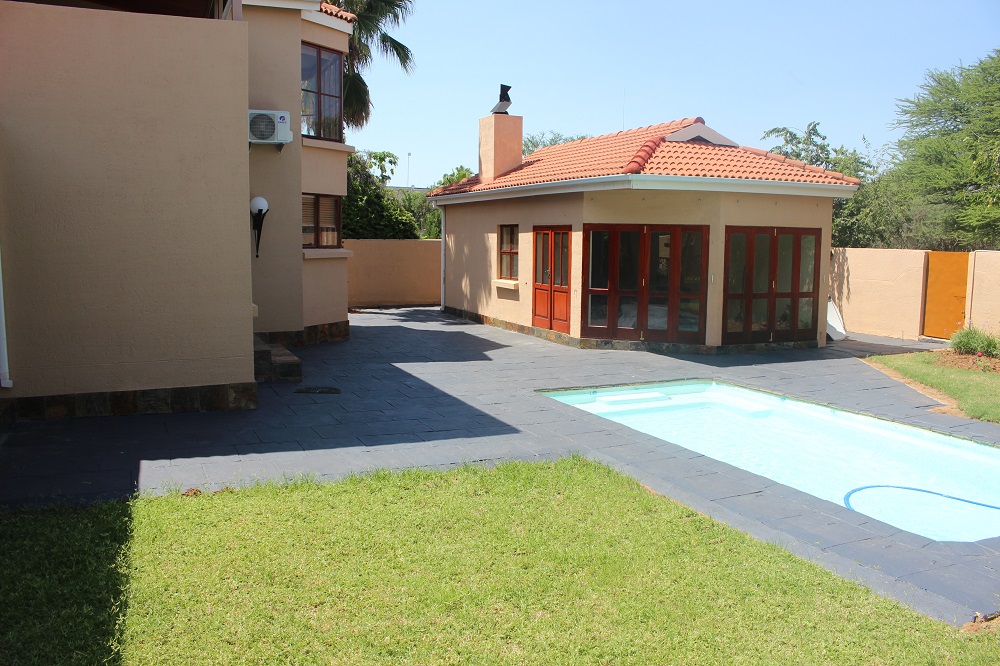 GOLF ESTATE MANSION 0772 - Find Real Estate in Botswana