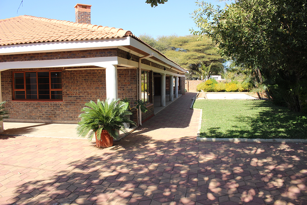 5 BEDS MANSION TLOKWENG Buy 0920 - Find Real Estate in Botswana