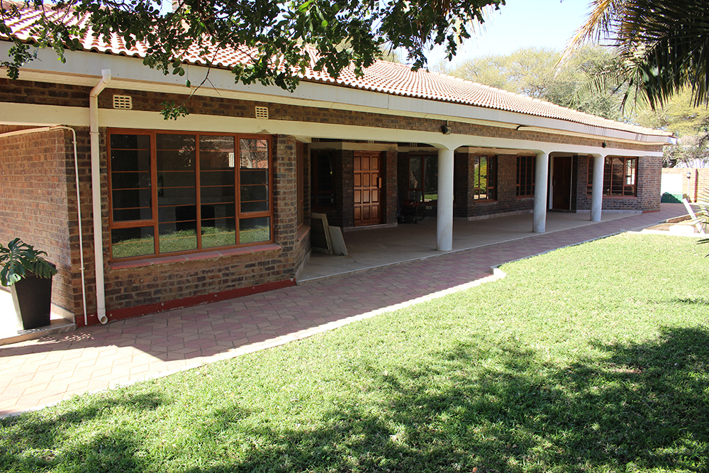 5 BEDS MANSION TLOKWENG Buy 0920 - Find Real Estate in Botswana